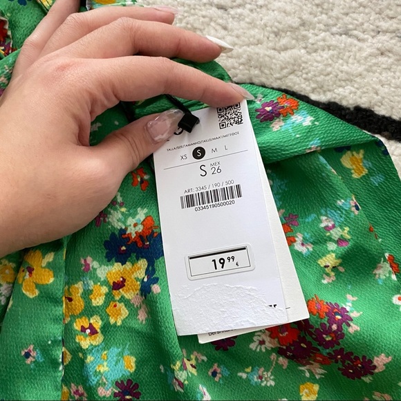 BERSHKA Green Floral High Waisted Tie Front Shorts - Picture 4 of 8